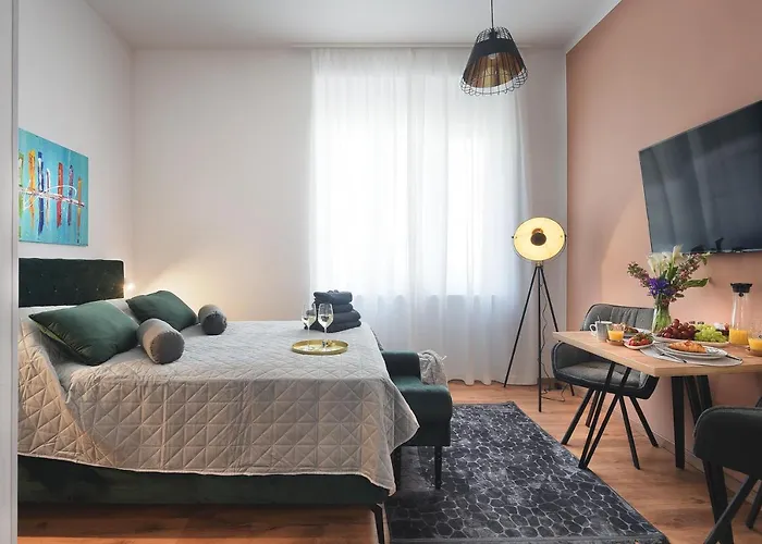 Emi Luxury Apartahotel