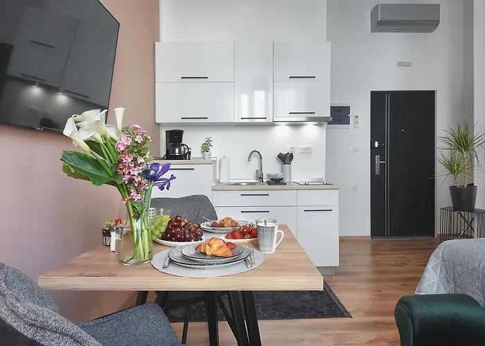 Emi Luxury Apartahotel