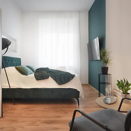 Emi Luxury Aparthotel 4*