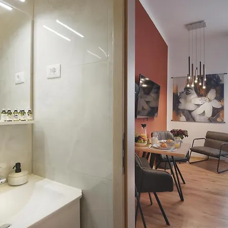Emi Luxury Pula
