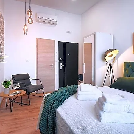 Emi Luxury Aparthotel
