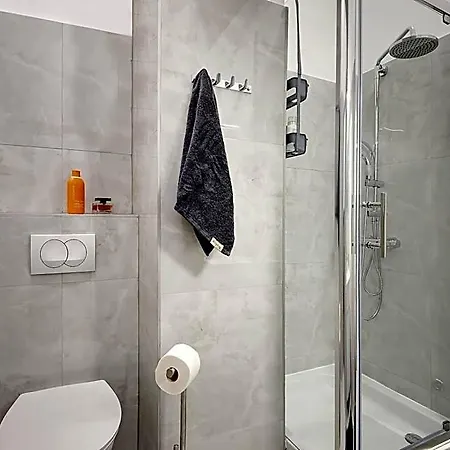 Emi Luxury Pula