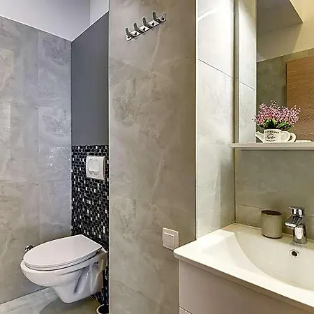 Emi Luxury Pula