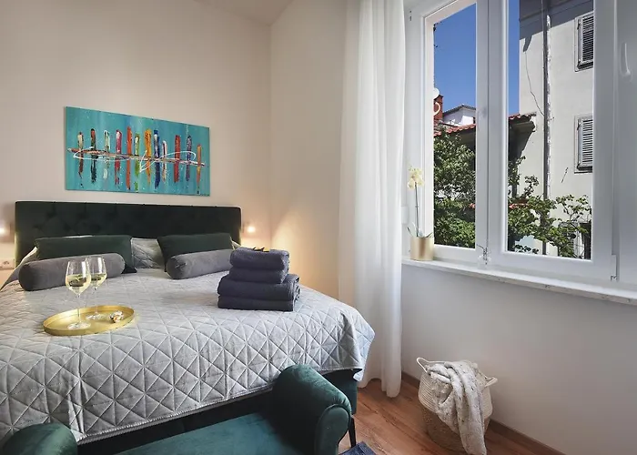 Emi Luxury Apartahotel Pula