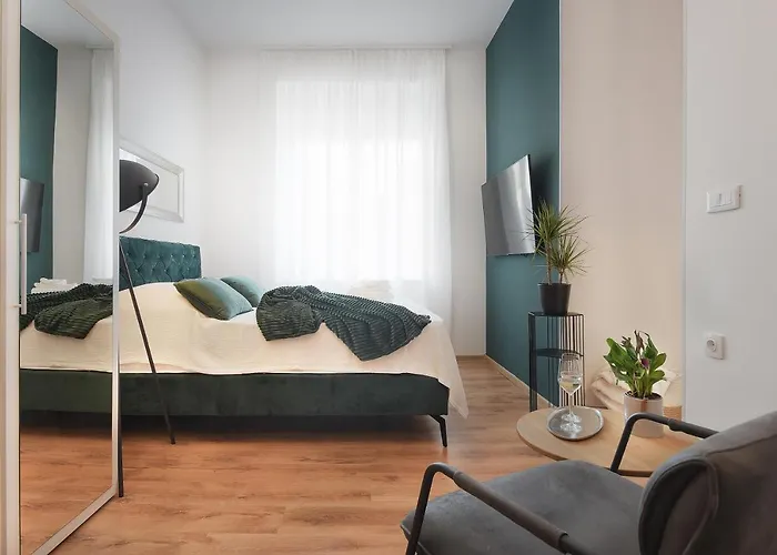 Emi Luxury Aparthotel 4*