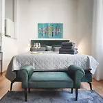 Emi Luxury Pula
