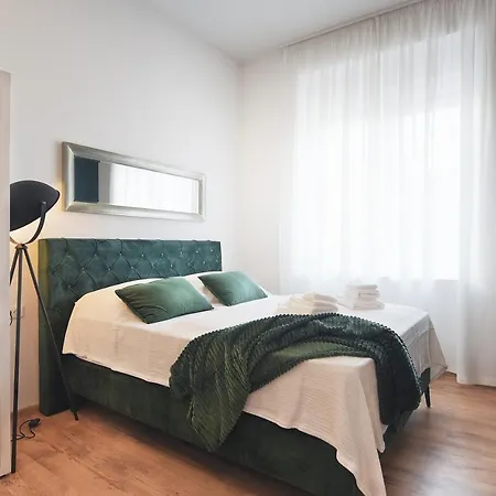 Emi Luxury 4*