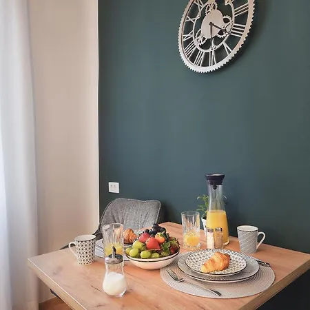 Emi Luxury Apartahotel 4*