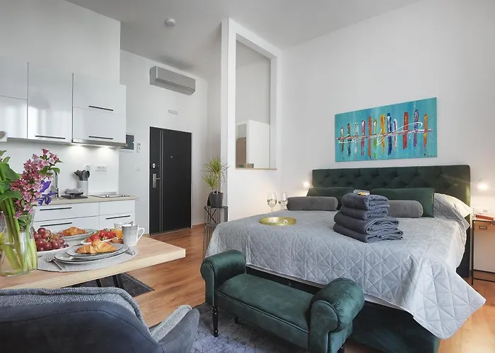 Emi Luxury 4* Пула