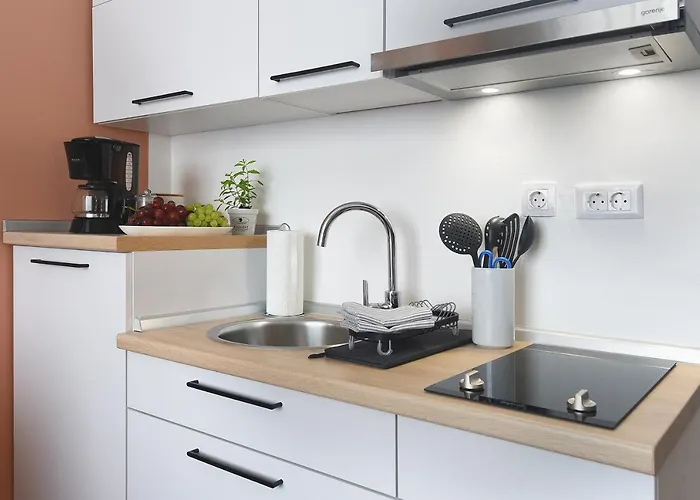 Emi Luxury 4* Пула